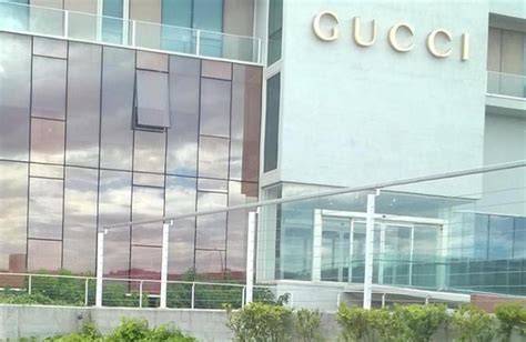 spaccio aziendale gucci scandicci|Gucci mall firenze.